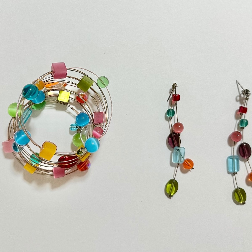 Beautiful set of earrings and bracelet